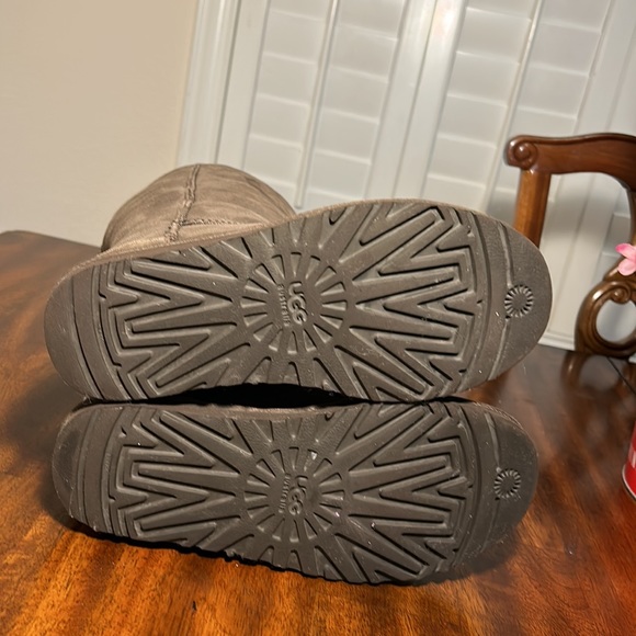 Ugg Australia classic tall shearling boots. - Picture 9 of 13